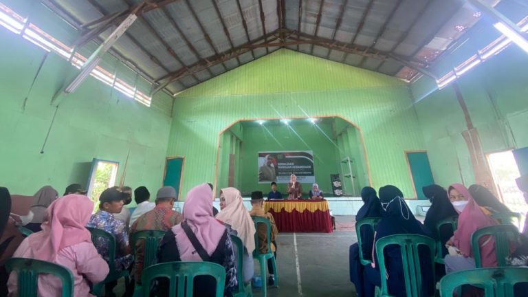 0411 - Siti Rizki Amalia Sampaikan 4 Konsensus Kebangasaan di Desa Anggana