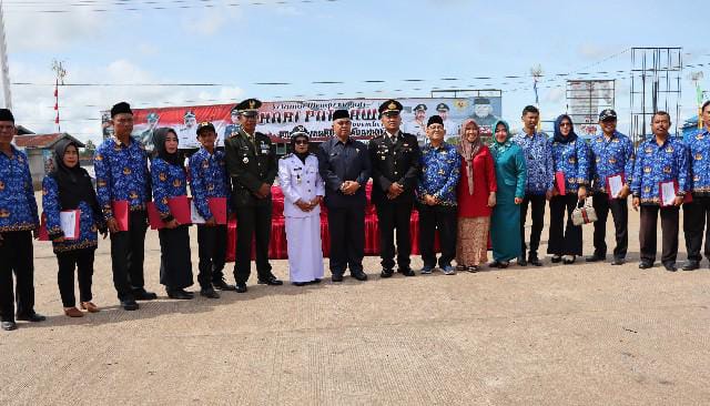 1011 - Peringati Hari Pahlawan 2022, Pemkab Kukar Serahkan SK P3K Ke Para Guru dan Pegawai Pemerintah Kukar