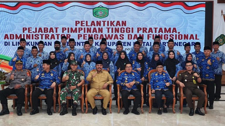 1710 - Bupati Minta Pejabat Yang Baru Dilantik Agar Memberikan Pelayanan Cepat dan Terbaik Bagi Masyarakat