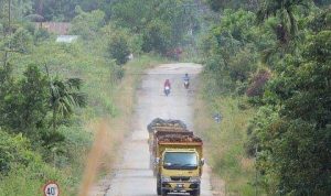 Jalan Rusak Kutai Barat 0304 - adv