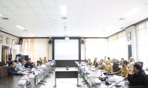 Pansus Raperda Pengelolaan Keuangan Daerah DPRD Kaltim Bahas Sejumlah Pasal dengan OPD Terkait.