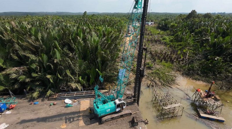 Suasana pembangunan kembali Jembatan Sungai Nibung Kutim