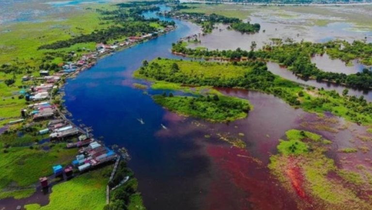 Danau Desa Semayang.