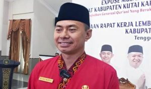 Camat Kota Bangun Darat, Julkifli. (2)