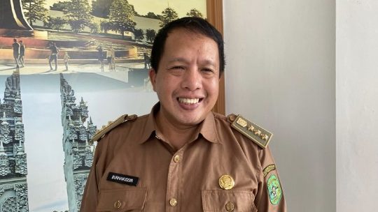 Camat Samboja Barat, Burhanuddin.