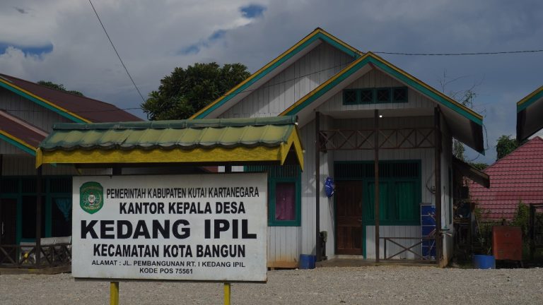 Kantor Kepala Desa Kedang Ipil.