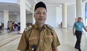 Kepala Desa Emablut, Yahya.
