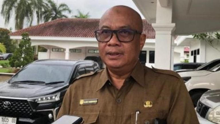 Slamet Hadirahajo, Kepala DLHK Kukar.