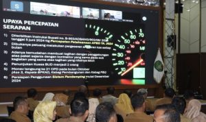 Suasana penjabaran rapat evaluasi Pemkab Kukar.